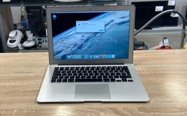 Ноутбук  MacBook Air (13-inch Mid 2011)