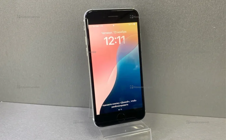 Apple iPhone SE (2020) 3/128 ГБ