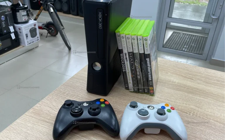 Приставка Xbox 360 slim . С дисками