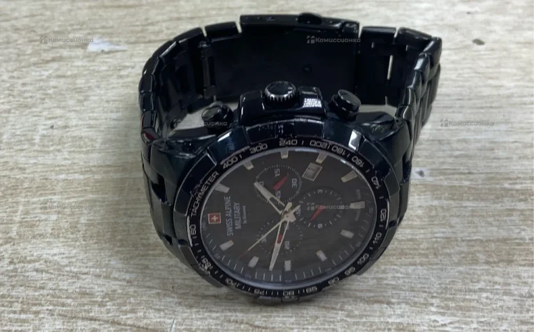 Часы  SWISS ALPINE MILITARY 7043.9le
