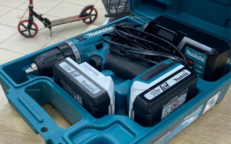 Аккумуляторная дрель-шуруповерт Makita DF488DWE