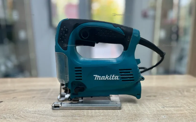 Электролобзик Makita 4329K