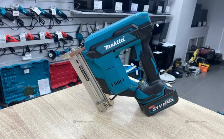 Аккумуляторный гвоздезабивной пистолет Makita (rep