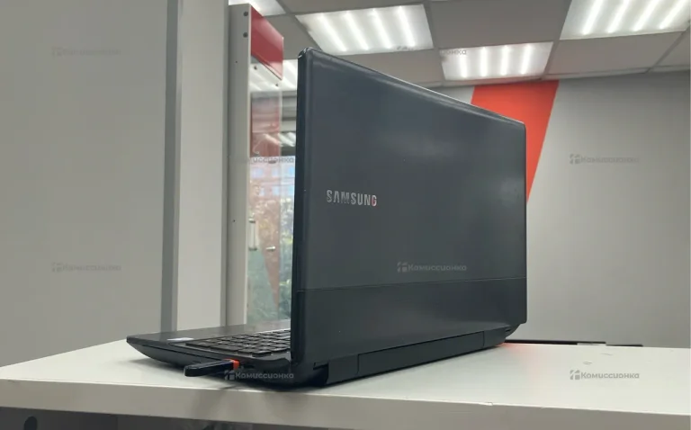 Ноутбук Samsung Е300