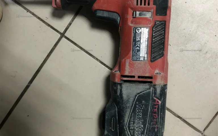 Перфаратор Makita M8701