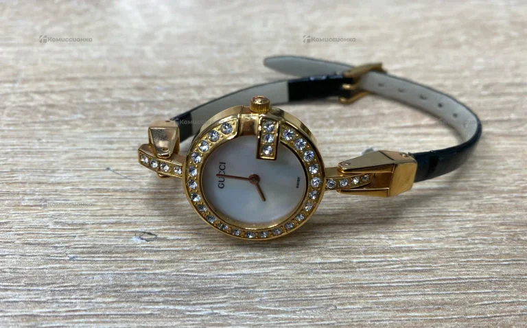 Часы  Gucci 7900