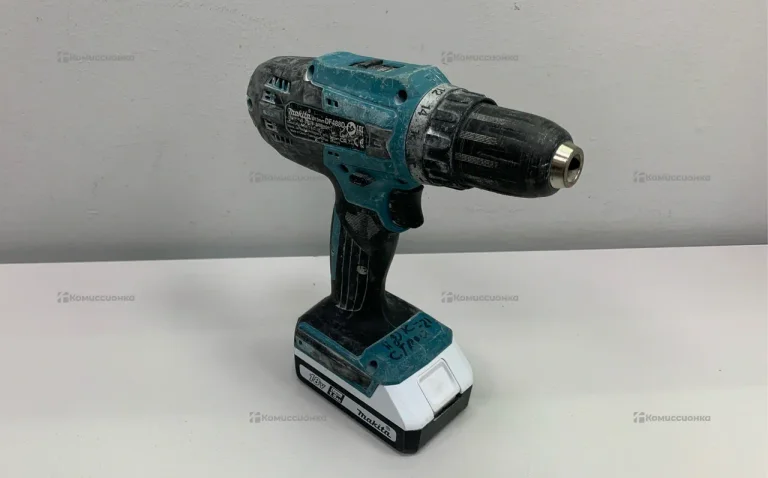 Аккумуляторная дрель-шуруповерт Makita DF488DWE