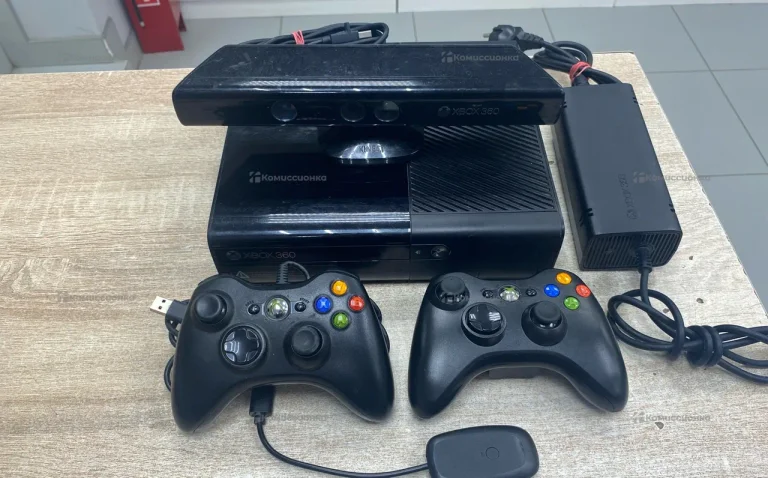 Приставка Xbox360 e+ kinetic ( 2 джойстика)