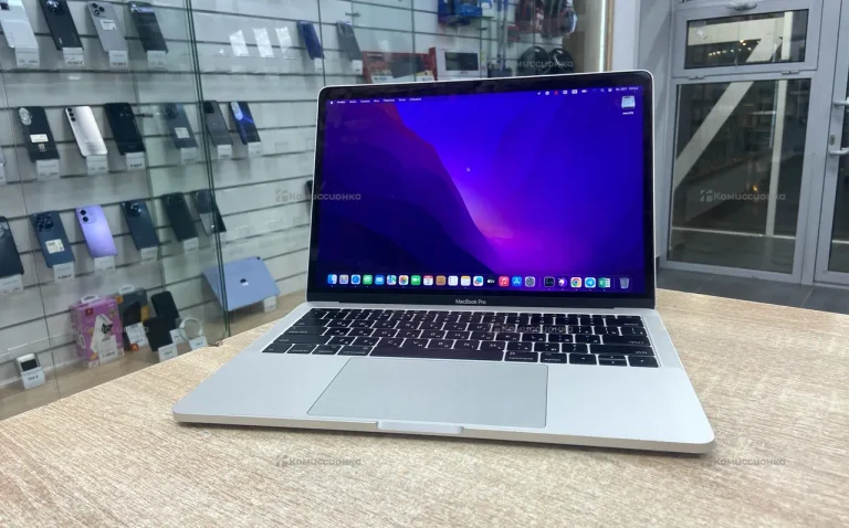 Ноутбук  MacBook Pro 13 256