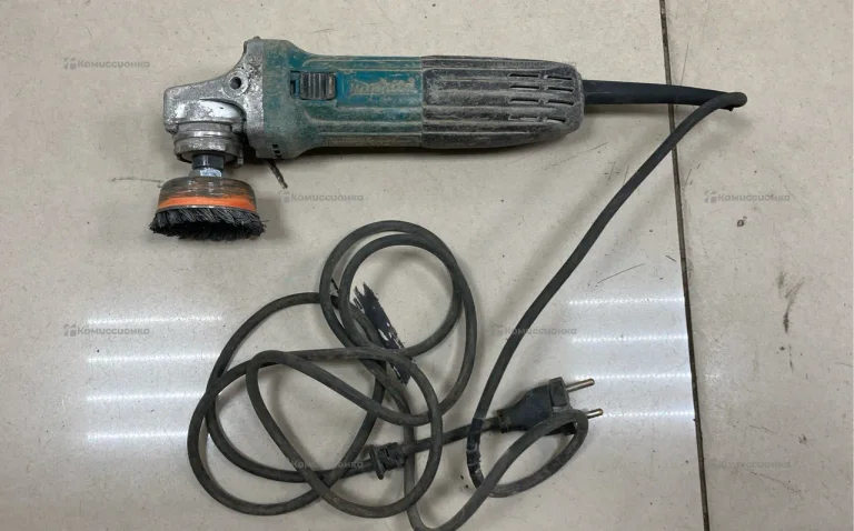 Уши Makita GA9020