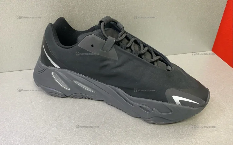 Кроссовки Adidas Yeezy 700 42р