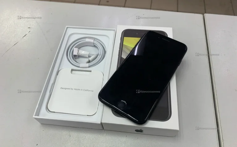 Apple iPhone SE (2020) 3/128 ГБ