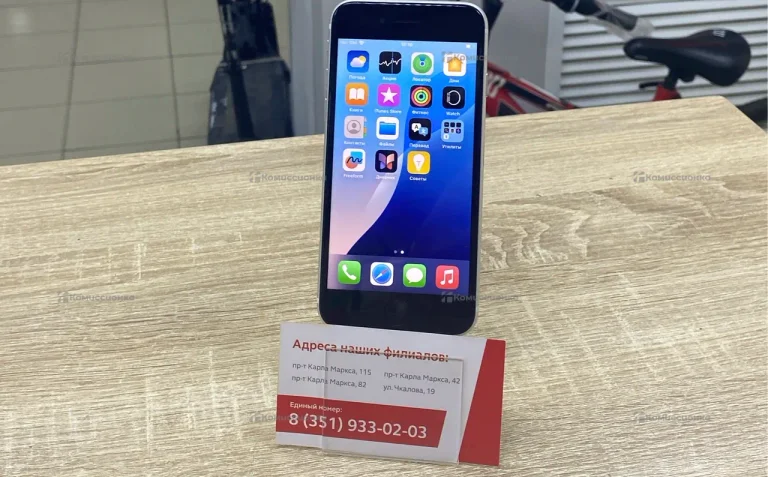 Apple iPhone SE (2022) 4/64 ГБ