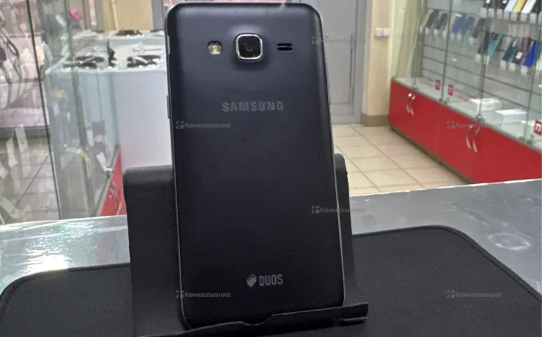 Samsung Galaxy J 3/16 ГБ 3011