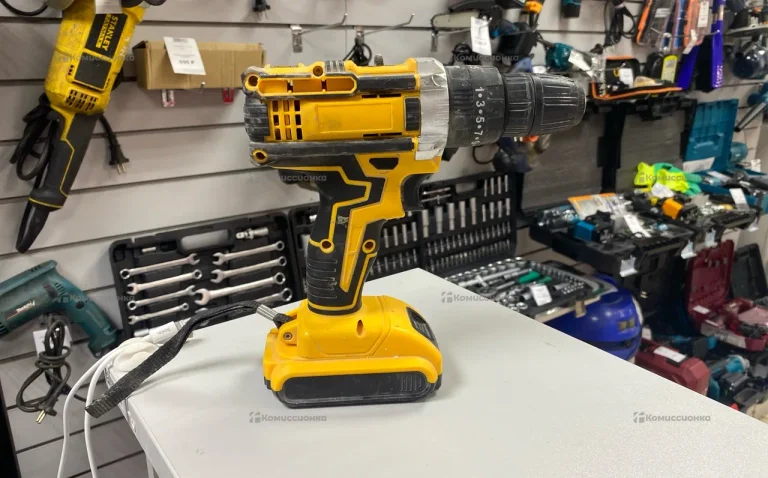 шуруповерт с набором реплика DeWalt