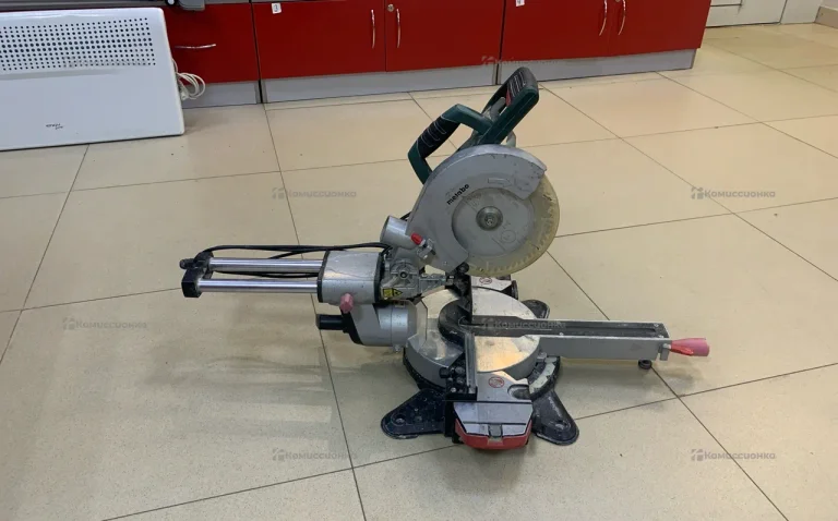 Торцовочная пила metabo KGS 216 M