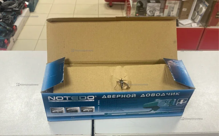 Дверной доводчик