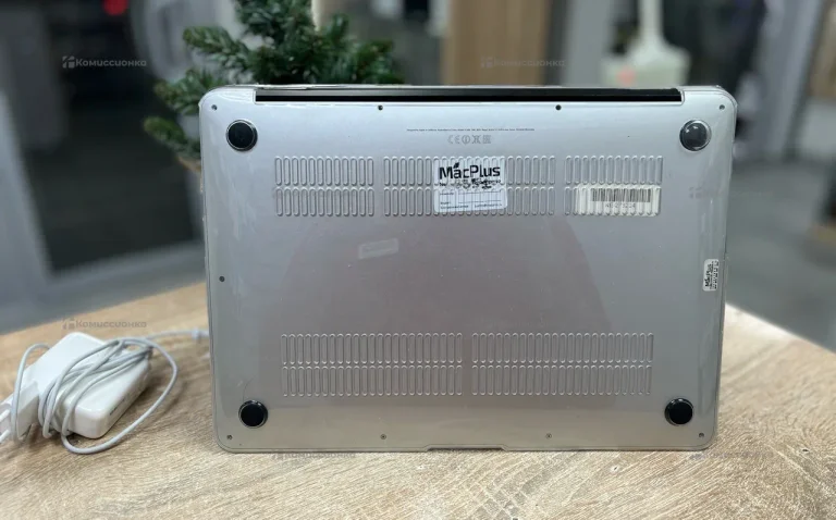 Ноутбук  mac book air 2010