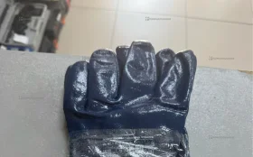 Перчатки защитные.