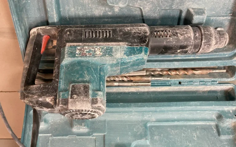 Перфоратор makita HR5001C