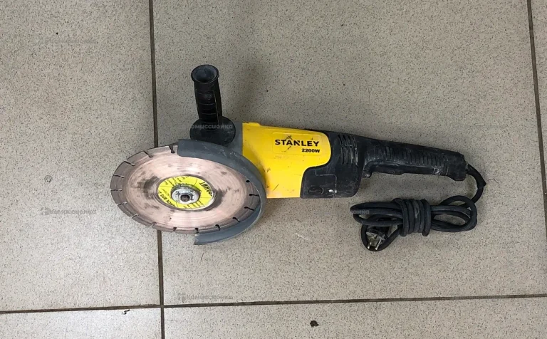 Угловая шлифмашина Stanley SL229-RU