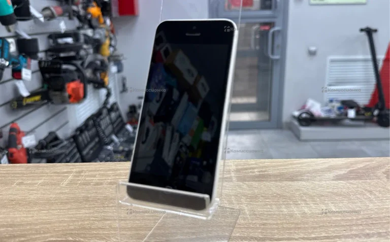 Apple iPhone 16 ГБ