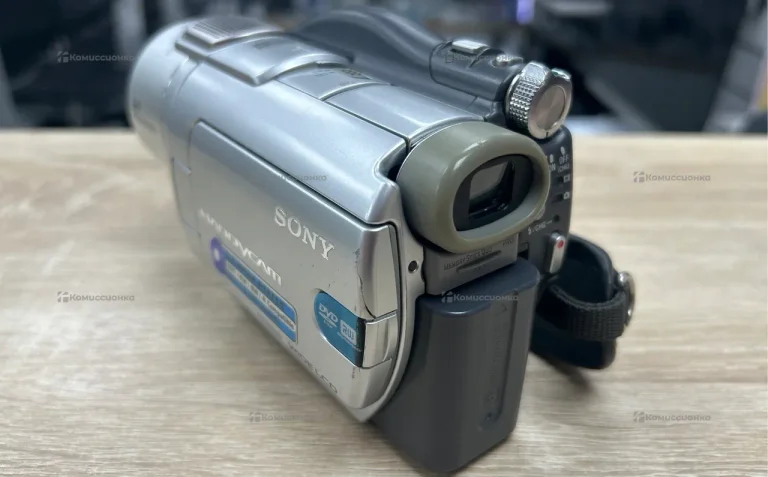 Видеокамера  SONY DCR-DVD405E
