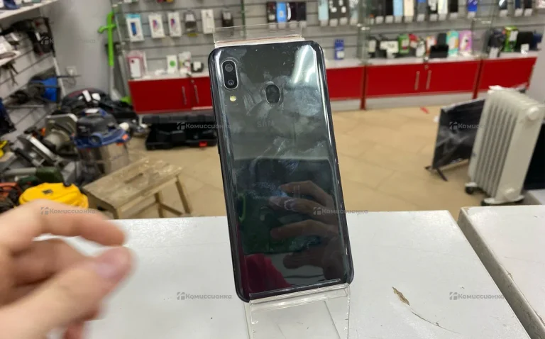 Samsung Galaxy A20 3/32 ГБ