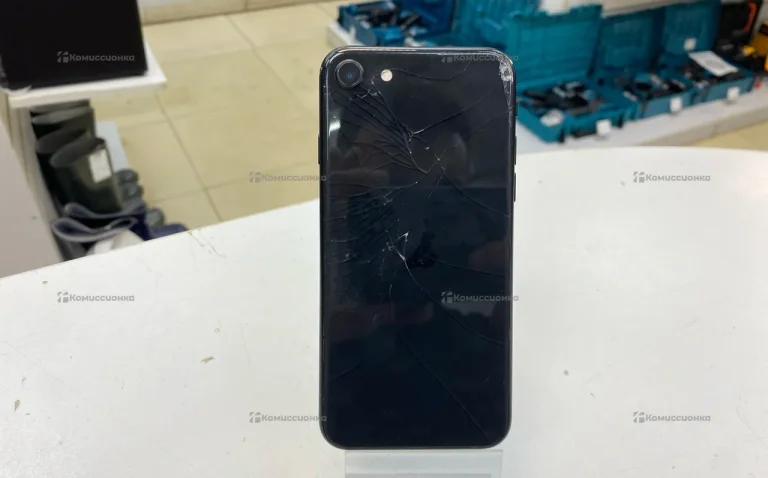 Apple iPhone SE (2020) 3/128 ГБ