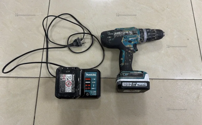 Аккумуляторная дрель-шуруповерт Makita DF488DWE