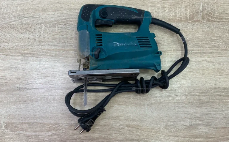 электро лобзик Makita 4329
