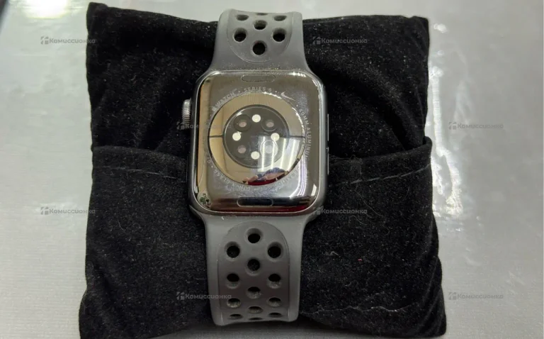 Часы  Apple Watch 6 40mm nike