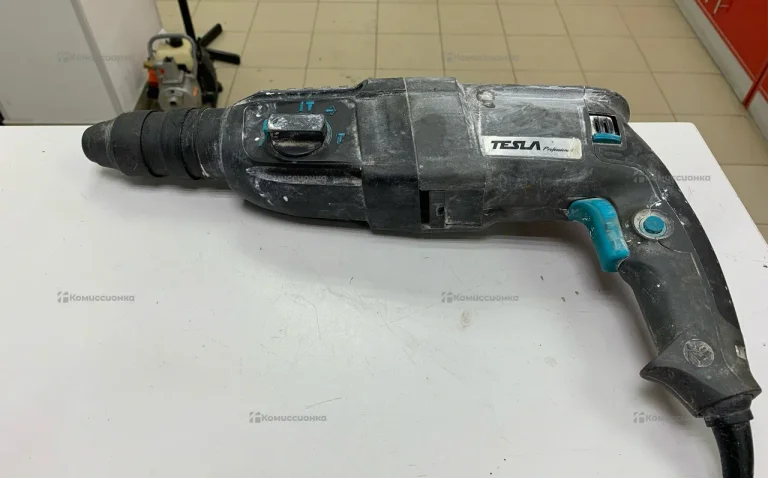 Перфоратор сетевой Tesla TR820QC