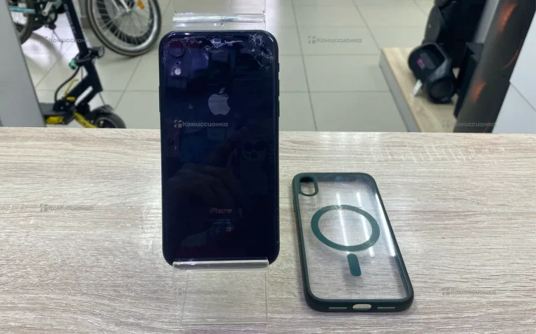 iPhone XR 3/64 ГБ