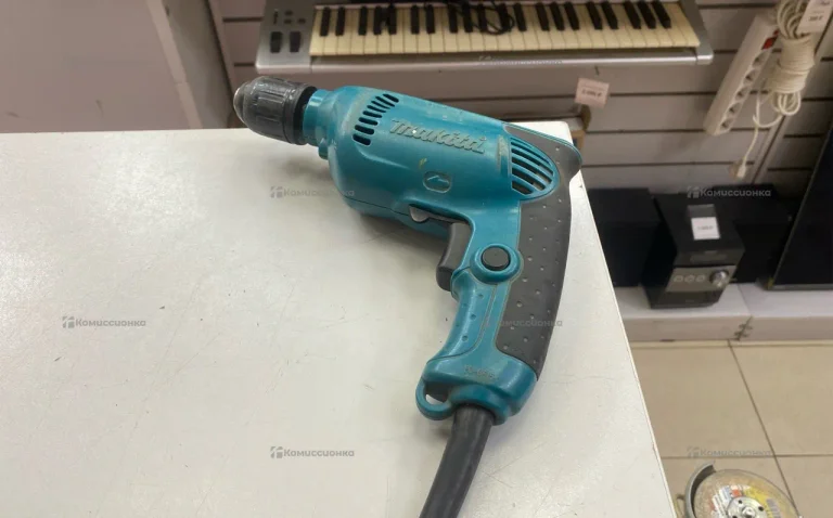 Шуруповерт Makita 6413.