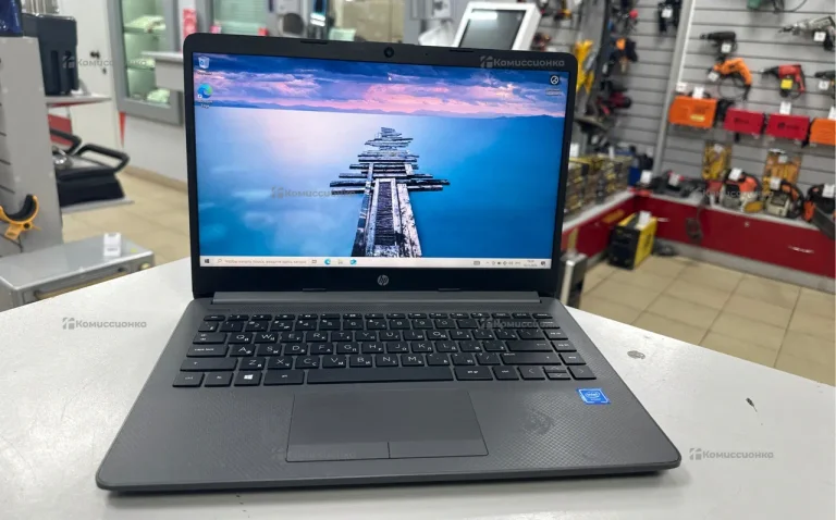 Ноутбук  HP 240 G8