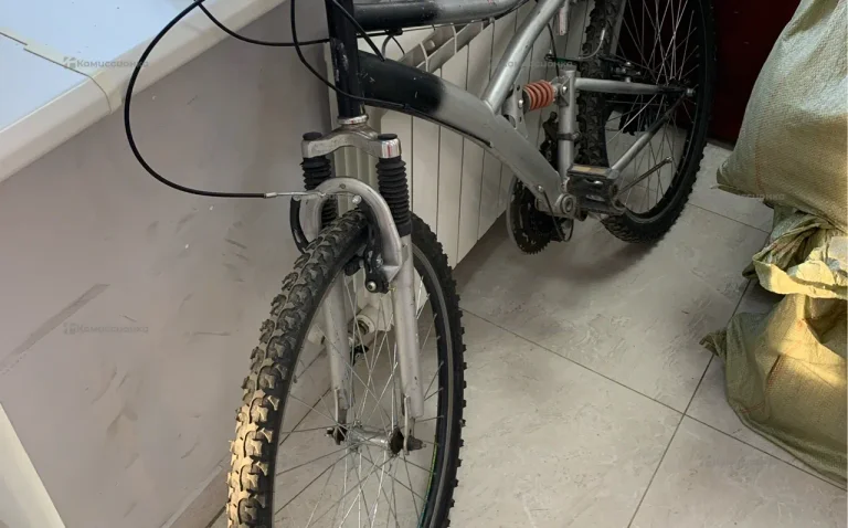 Велосипед серый