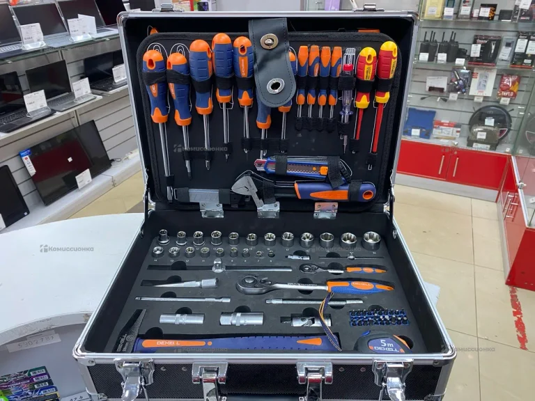 Набор инструмента в чемодане 130 DEXELL