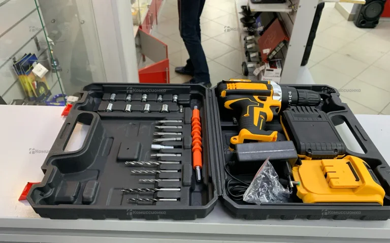 Шуруповерт Dewalt реплика no name;