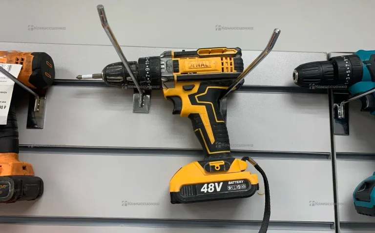 шуруповерт Dewalt 48V