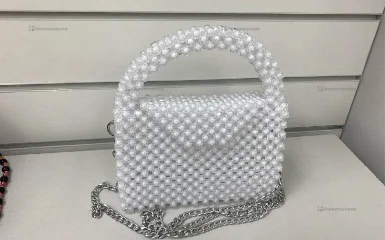 Сумка женская из бусин белая