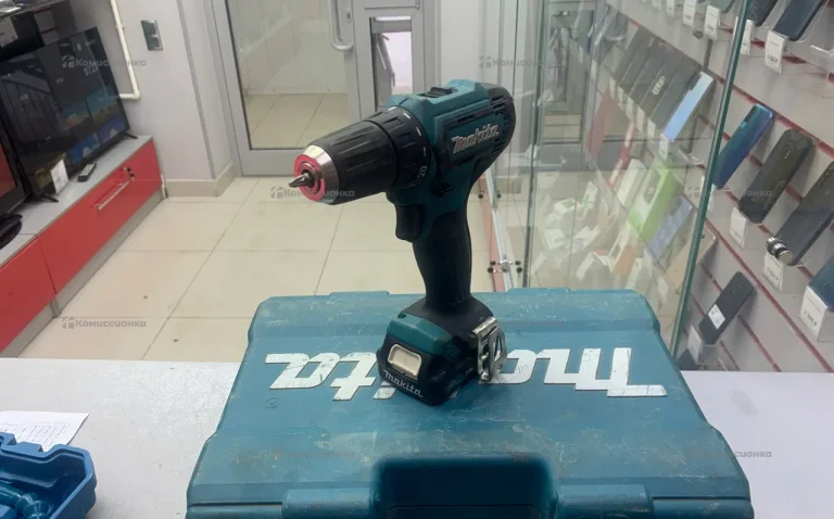 Шуруповерт Makita DF333D.