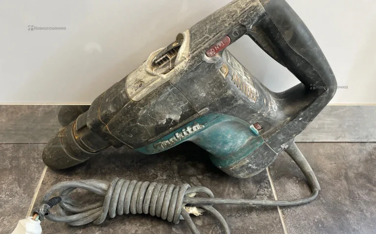 Перфоратор makita HR4001C