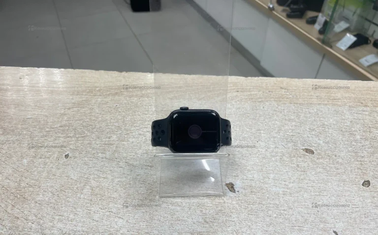 Часы Apple Watch SE 44mm
