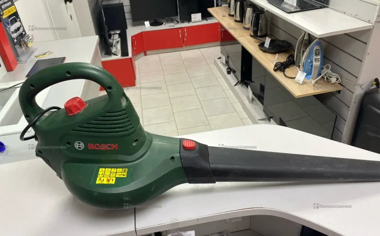 Воздуходувка Bosch UniversalGardenTidy 3000