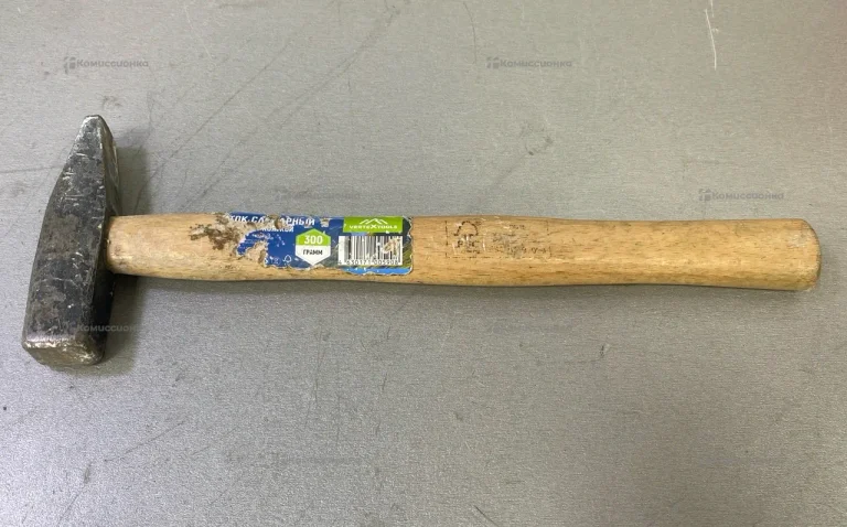 Молоток слесарный 300г