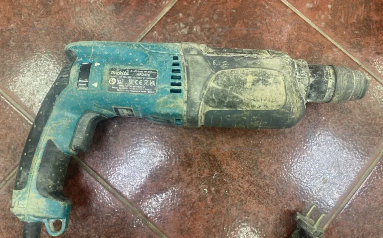 перфоратор Makita HR2470