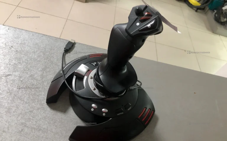 Игровой руль Thrusmaster черный