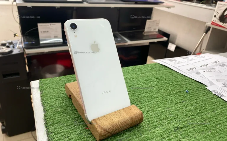 Apple iPhone XR 3/64 ГБ