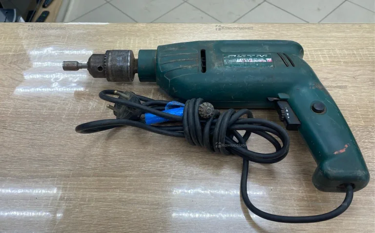 дрель зеленая